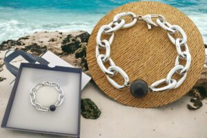 Bracciale catena alluminio maglia arrotondata con perla onice