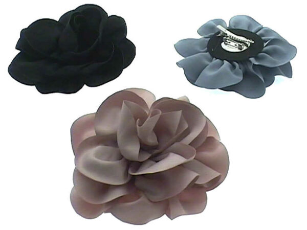 Becco spilla con fiore tessuto