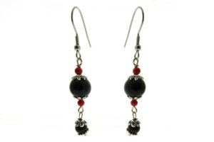 Orecchino pendente con pietre nere mm.10+ mm.6, gancio in acciaio, lunghezza cm. 5,5