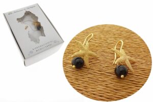 Orecchino metallo dorato pendente stella marina con pietra pendente mm. 8