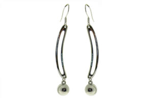 Orecchino pendente sfera gambo strass