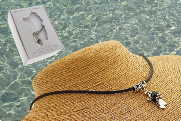 Collana tessuto nero con ciondolo acciaio Sardegna e pietra onice