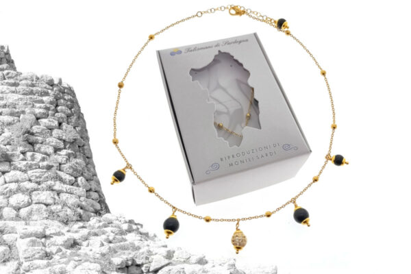 Collarino sfere acciaio dorato con ciondoli pietre onice nero e sfera strass