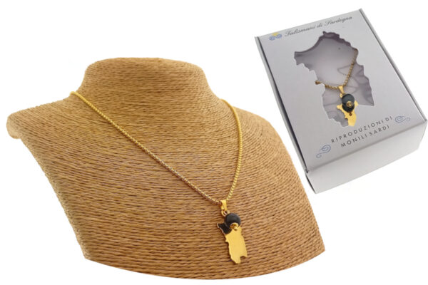 Collana acciaio dorato trecciata con ciondolo Sardegna e pietra onice