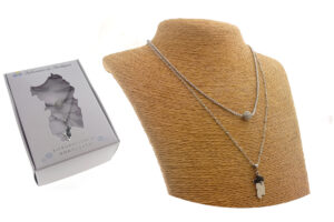 Collana 2 fili acciaio maglia quadrata e con sferette, ciondolo Sardegna con pietra onice e pallina strass