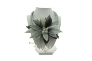 Collarino tubolare gomma centrale fiore acrilico