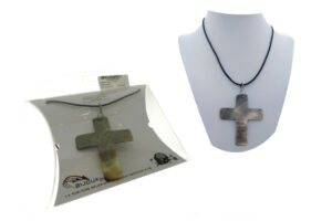 Collana cord. croce madreperla