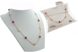 Catenina acciaio dorato con inserti alberi e perle rosse