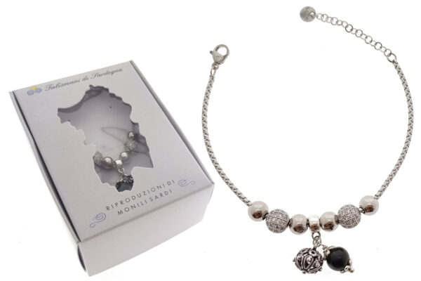 Bracciale maglia tubolare con sfere acciaio, palline strass e ciondolo pietra onice con bottone anticato