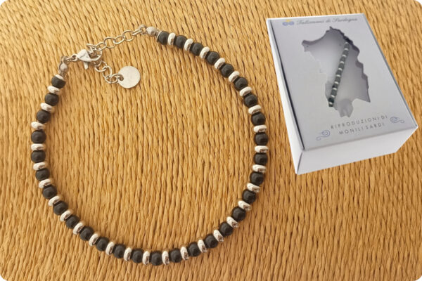 Bracciale acciaio uomo con pietre onice e rondelle acciaio da 4 mm.