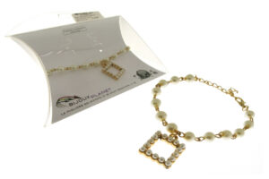 Bracciale metallo e perline con ciondolo rombo