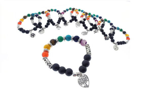 Bracciale elast. pietre e componenti metallo con ciondolo