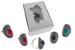 Anello metallo anticato con pietra ovale