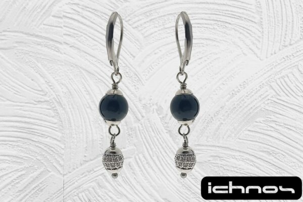 Orecchino acciaio pendente con pietra onice da 8 mm. e pallina strass 6 mm. chiusura tonda con molletta