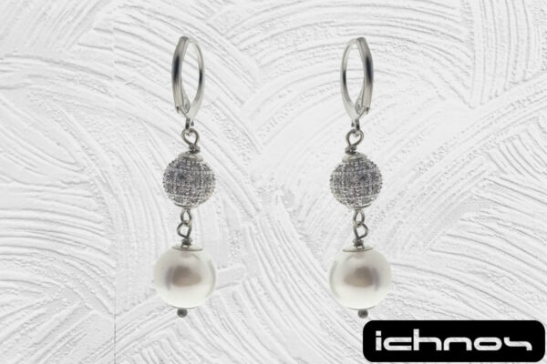 Orecchino acciaio pendente con perla da 8 mm. pallina strass 6 mm. chiusura tonda con molletta
