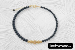 Collana assimetrica perle onice e cristallo con 5 sfere zirconi e chiusura acciaio