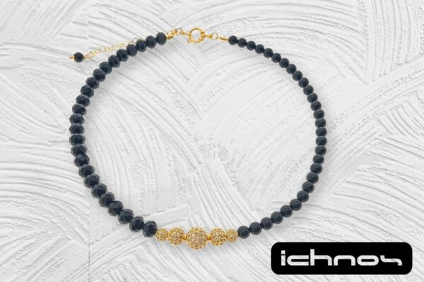 Collana assimetrica perle onice e cristallo con 5 sfere zirconi e chiusura acciaio