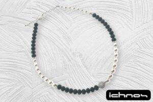 Collana perle e cristalli neri mm. 8 con sfera zirconi e chiusura acciaio