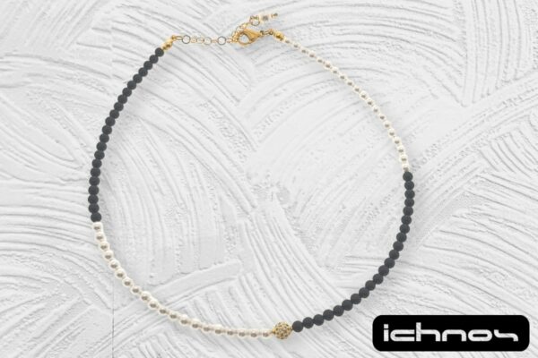 Collana bicolore con perle e pietre onice mm. 4, sfera zirconi e chiusura acciaio dorata