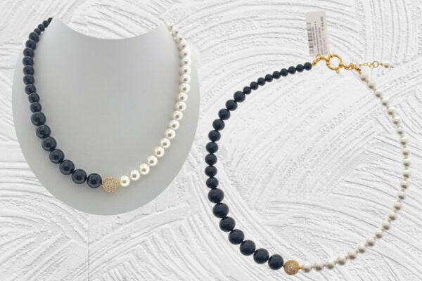 Collana assimetrica perle e pietre onice con sfera zirconi e chiusura acciaio dorate