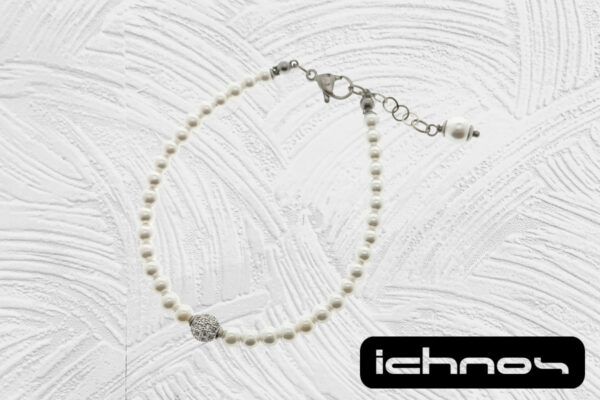 Bracciale perle mm. 4 con chiusura acciaio, pallina strass e catenina di regolazione