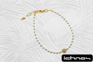 Bracciale perle mm. 4 con chiusura acciaio dorato, pallina strass e catenina di regolazione