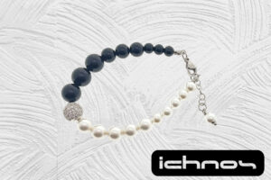 Bracciale bicolore perle degrad? con chiusura acciaio, pallina strass e catenina di regolazione