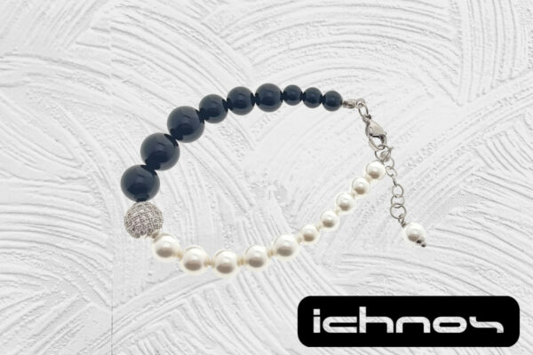 Bracciale bicolore perle degrad? con chiusura acciaio, pallina strass e catenina di regolazione