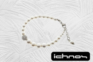 Bracciale asimmetrico perle con chiusura acciaio, pallina strass e catenina di regolazione