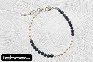 Bracciale perle e onice bicolore mm. 4 con chiusura e catenina di regolazione
