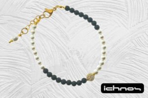 Bracciale perle e onice bicolore mm. 4 con chiusura acciaio dorato, pallina strass e catenina di regolazione