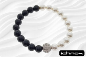 Bracciale bicolore perle e onice mm. 8 elasticizzato con sfera strass
