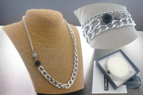 Collana-bracciale catena alluminio degrade con pietra e chiusura calamita strass