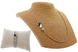 Collana-bracciale all-in-one maglia tubolare acciaio con inserto Sardegna e pietra onice chiusura magnetica sfera strass