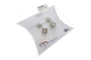 Orecchino fiore met. e zircone cubo pendente con sfera vetro